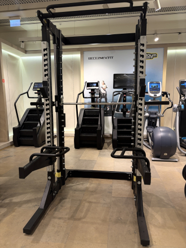 Машина Смита и силовая рама Technogym Universe