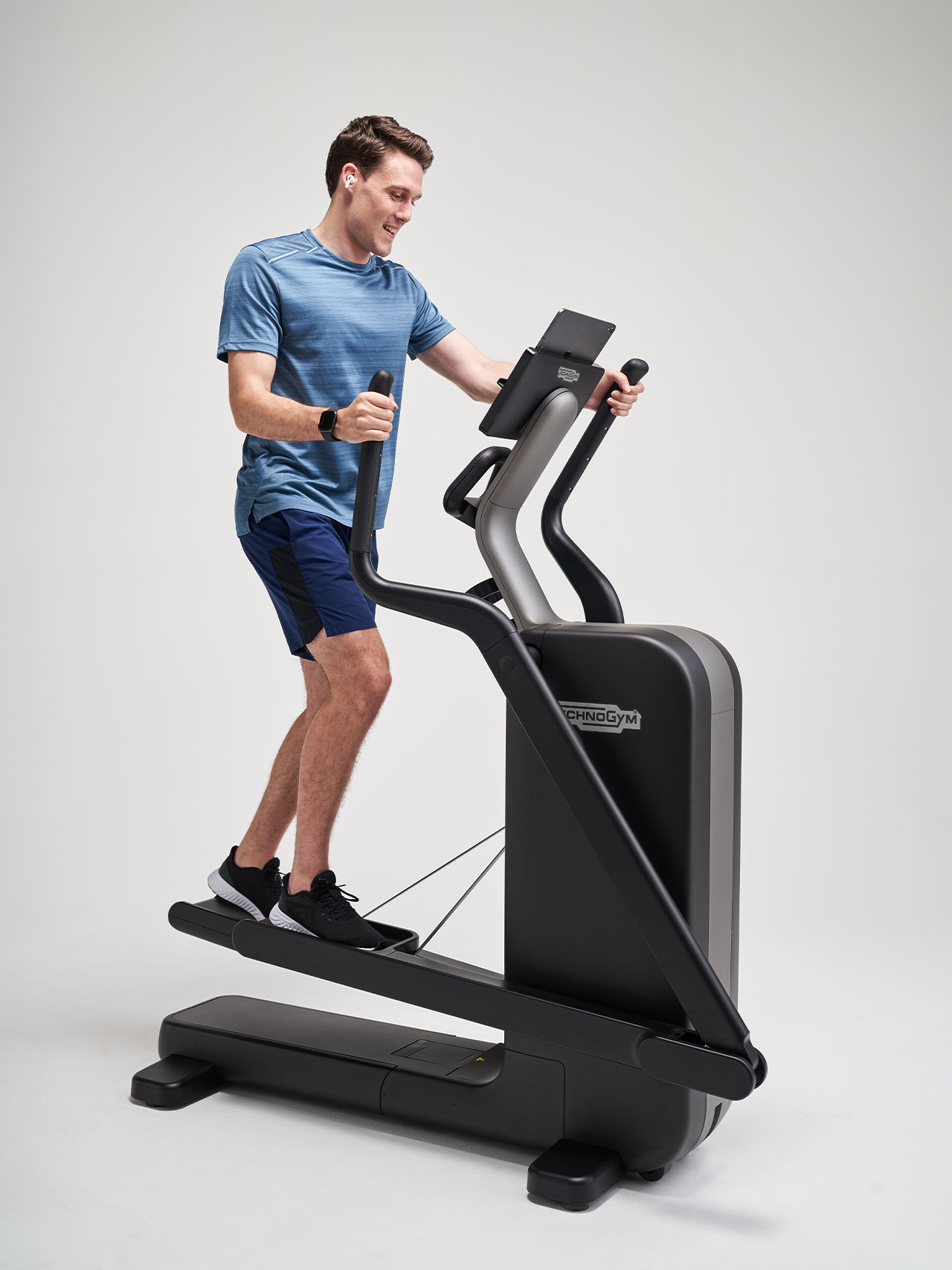 Эллиптический тренажер Technogym Elliptical