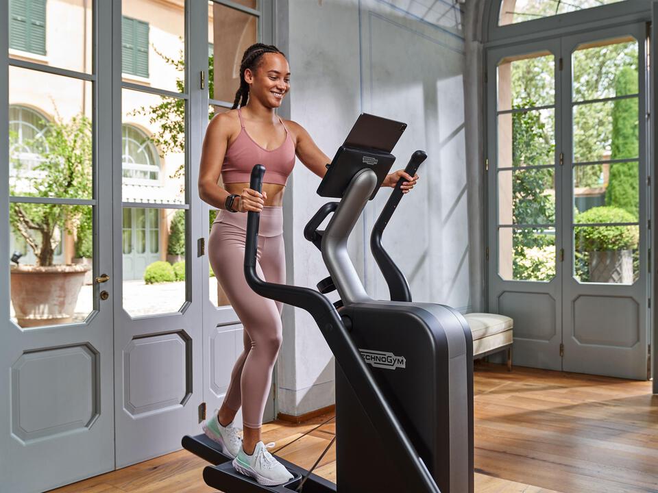 Эллиптический тренажер Technogym Elliptical
