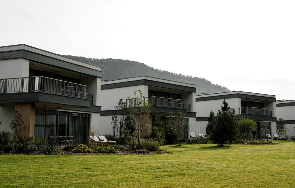 Территория отеля «Грушевый цвет».jpg Территория отеля «Грушевый цвет».jpg