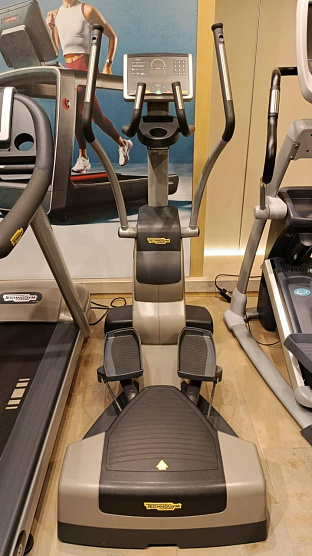 Эллиптический тренажер Technogym Cardio Crossover 700 LED фото1