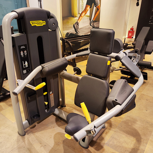 Дельт-машина Technogym Selection 900 Delts Machine (витринный образец)