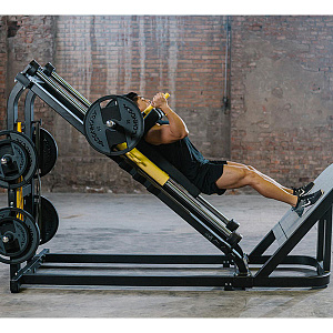 Купить Нагружаемый дисками тренажер Technogym PURE STRENGTH Hack Squat в Москве