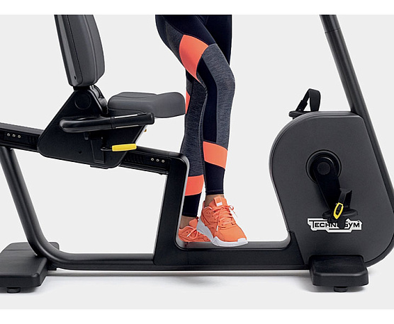 Велотренажер горизонтальный Technogym Excite Live Recline 500 Human Powered фото3