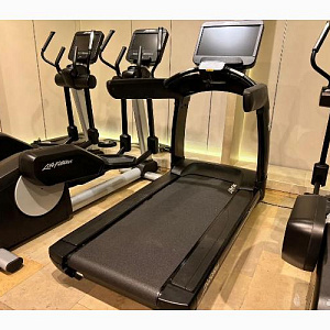 Купить Life Fitness Elevation Discover Treadmill Black беговая дорожка в Москве