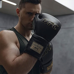 Купить UFC Премиальные тренировочные перчатки на шнуровке черные - 16 Oz в Москве