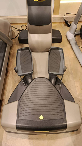 Эллиптический тренажер Technogym Cardio Crossover 700 LED