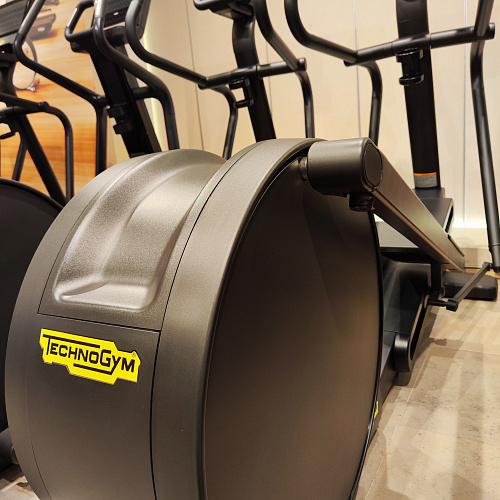 Эллиптический тренажер Technogym Excite Synchro Live 700 (витринный образец)