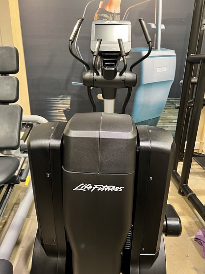 Эллиптический тренажер Life Fitness Discover SE 95X фото5