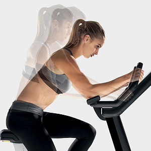 Купить Вертикальный велотренажер Technogym Artis Bike в Москве