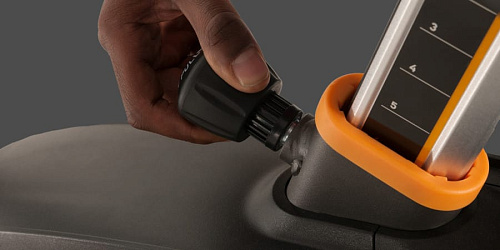 Вертикальный велотренажер Matrix Fitness U30XIR