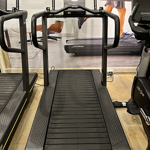 Купить Беговая дорожка Technogym Skillrun (с пробегом) в Москве