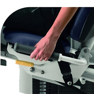 Купить Грузоблочный тренажер на нижнюю часть тела Technogym Leg Extension MED в Москве