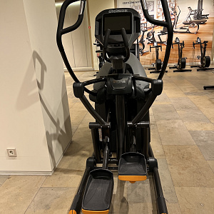 Купить Эллиптический тренажер Octane XT-ONE с консолью Smart в Москве