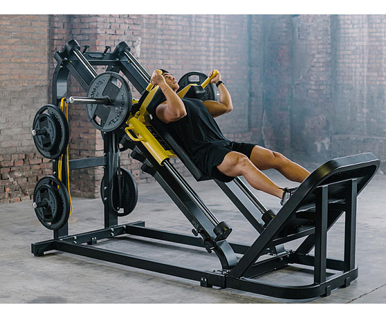 Гакк-присед Technogym PURE STRENGTH Hack Squat фото3
