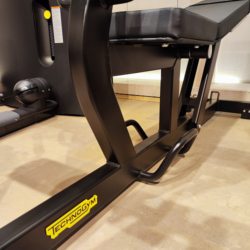 Скамья с отрицательным наклоном на пресс Technogym Pure Strength Adjustable Decline/Ab Crunch (витринный образец)