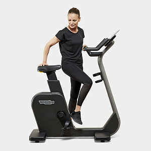 Купить Вертикальный велотренажер Technogym Cycle в Москве