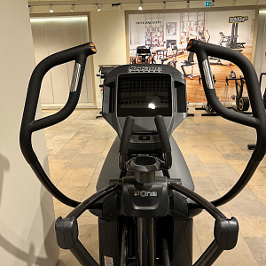 Купить Эллиптический тренажер Octane XT-ONE с консолью Smart в Москве