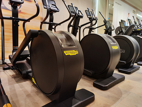 Эллиптический тренажер Technogym Excite Synchro Live 5000 AR (витринный образец)