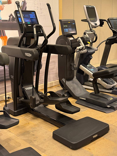 Эллиптический тренажер Technogym Artis Vario (витринный образец)