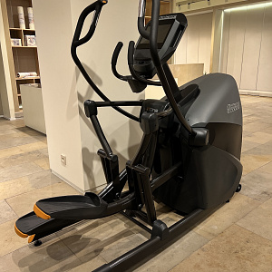 Купить Эллиптический тренажер Octane XT-ONE с консолью Smart в Москве