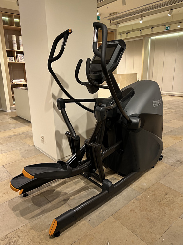 Эллиптический тренажер Octane XT-ONE с консолью Smart
