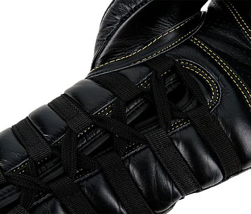 Премиальные тренировочные перчатки на шнуровке UFC черные 18 Oz