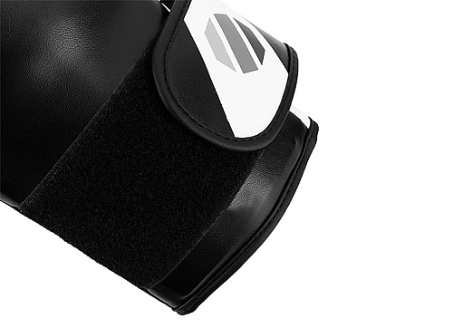 Перчатки тренировочные для спарринга UFC Pro Fitness черные 18 Oz