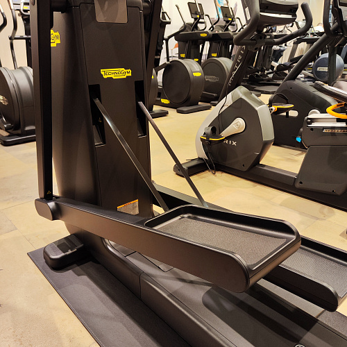 Эллиптический тренажер Technogym Elliptical (витринный образец)