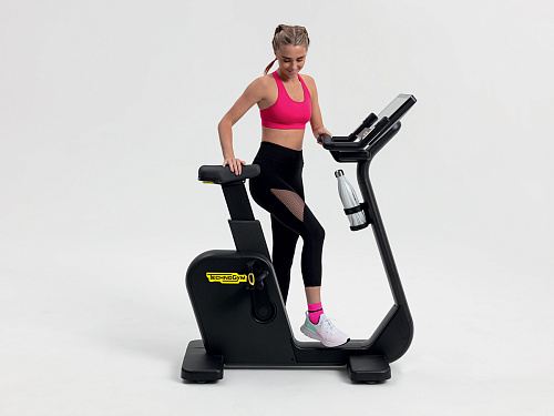Вертикальный велотренажер Technogym Excite Bike Connect 300 HP