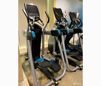 Адаптивный эллиптический тренажер Precor AMT P82