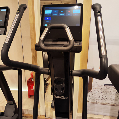 Эллиптический тренажер Technogym Artis Synchro Unity 3.0 (витринный образец)