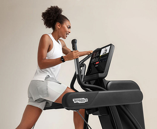 Эллиптический тренажер Technogym Artis Vario