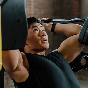 Купить Нагружаемый дисками тренажер Technogym PURE STRENGTH Pullover в Москве