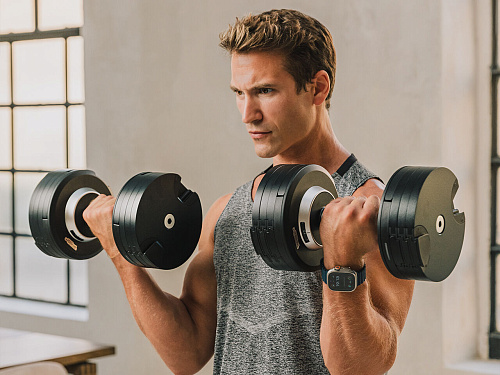 Регулируемые гантели Technogym Connected Dumbbells+ со стойкой