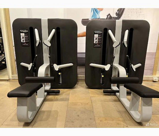Грузоблочный тренажер для нижней тяги Technogym Kinesis Low Pull фото2