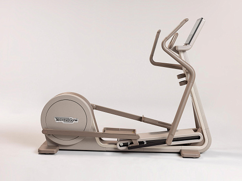 Эллиптический тренажер Technogym Artis Luxury Synchro