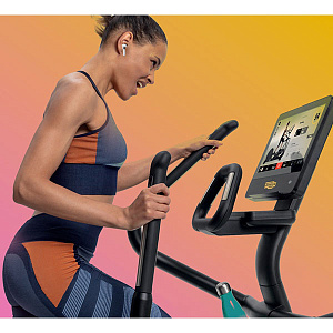 Купить Эллиптический тренажер Technogym Excite Live Synchro 900 Adjustable Ramp в Москве