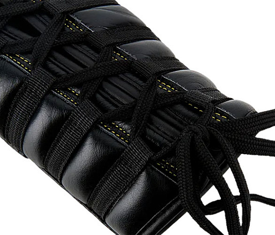 Премиальные тренировочные перчатки на шнуровке UFC черные 16 Oz фото5