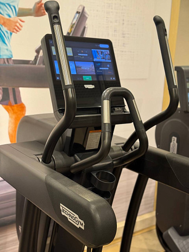 Эллиптический тренажер Technogym Artis Vario (витринный образец)