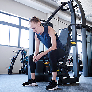 Купить Грузоблочный тренажер Spirit Fitness SP-4301 Жим от груди в Москве