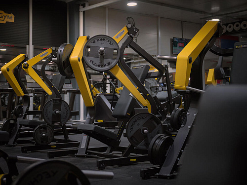 Жим от груди широкий Technogym Pure Strenght Wide Chest Press