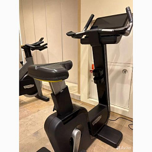 Купить Вертикальный велотренажер Technogym Artis Bike в Москве