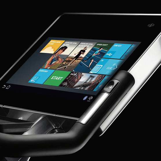 Вертикальный велотренажер Technogym Bike Personal фото4