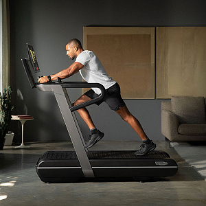 Купить Беговая дорожка Technogym Run в Москве