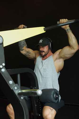 Верхняя тяга Technogym Pure Strenght Pulldown