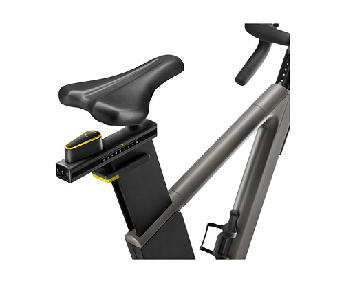 Вертикальный велотренажер Technogym Ride