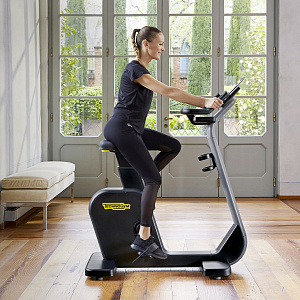 Купить Вертикальный велотренажер Technogym Cycle в Москве