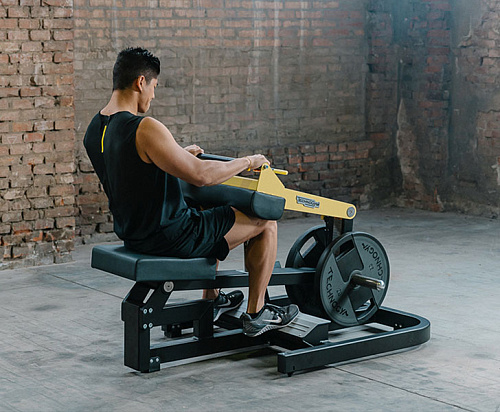 Икроножные мышцы сидя Technogym PURE STRENGTH Seated Calf