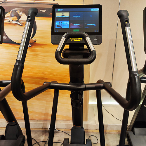 Эллиптический тренажер Technogym Excite Synchro Live 7000 AR (витринный образец)